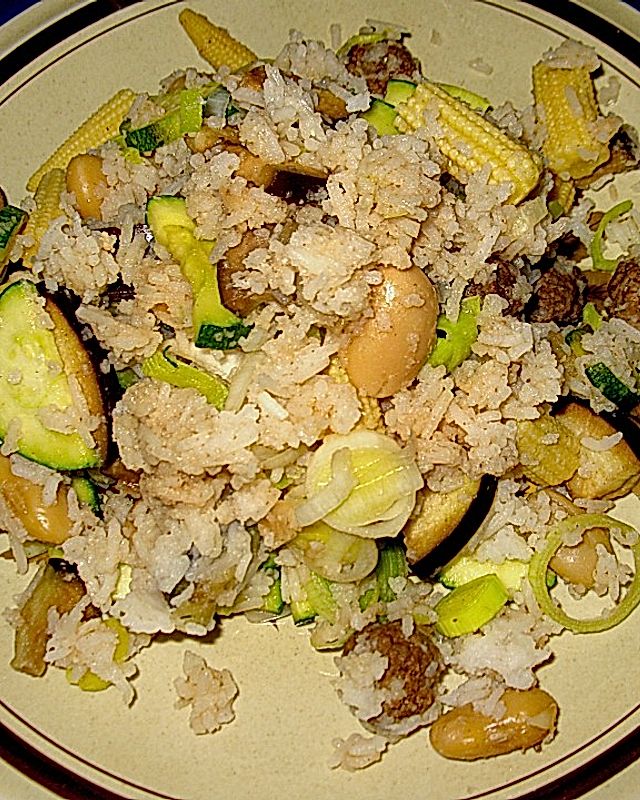 Hackbällchen-Reistopf mit Gemüse