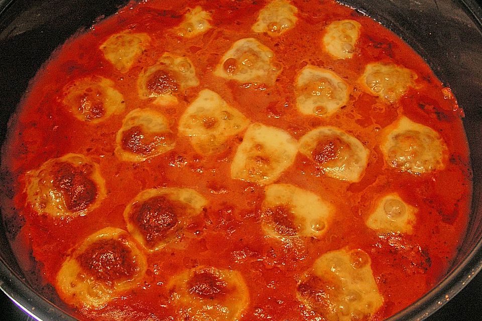 Hackbällchen mit Tomatensauce und Mozzarella