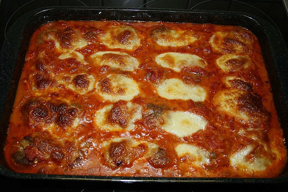 Hackbällchen mit Tomatensauce und Mozzarella