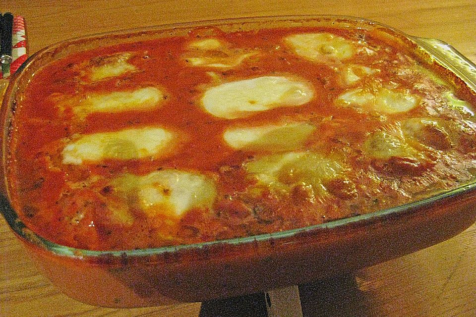 Hackbällchen mit Tomatensauce und Mozzarella