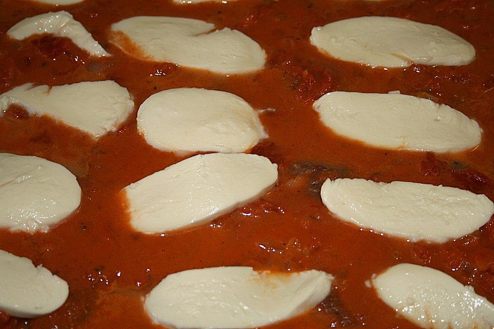 Hackbällchen mit Tomatensauce und Mozzarella