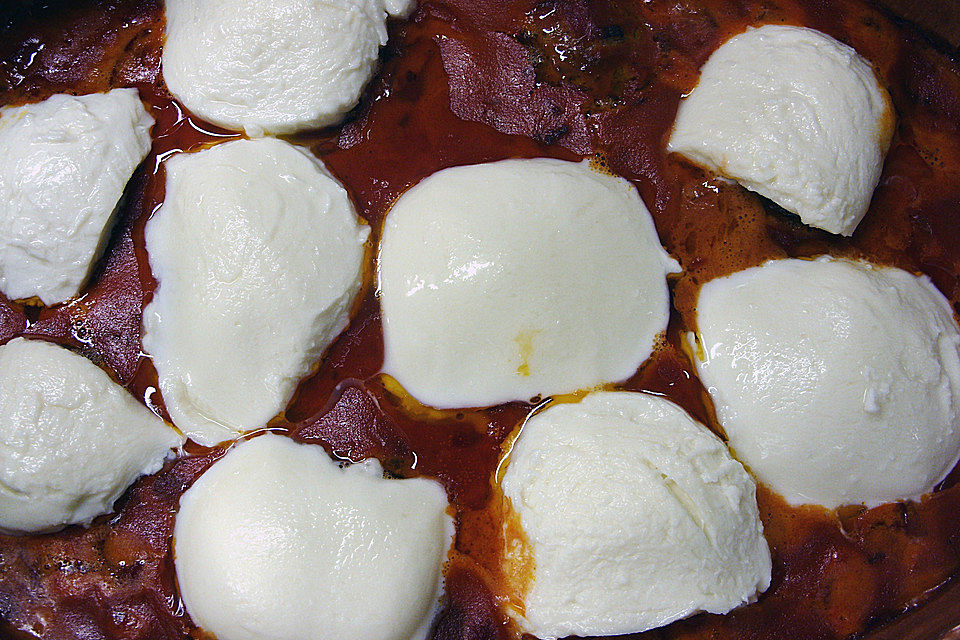 Hackbällchen mit Tomatensauce und Mozzarella