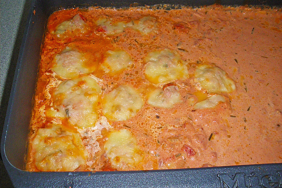 Hackbällchen mit Tomatensauce und Mozzarella