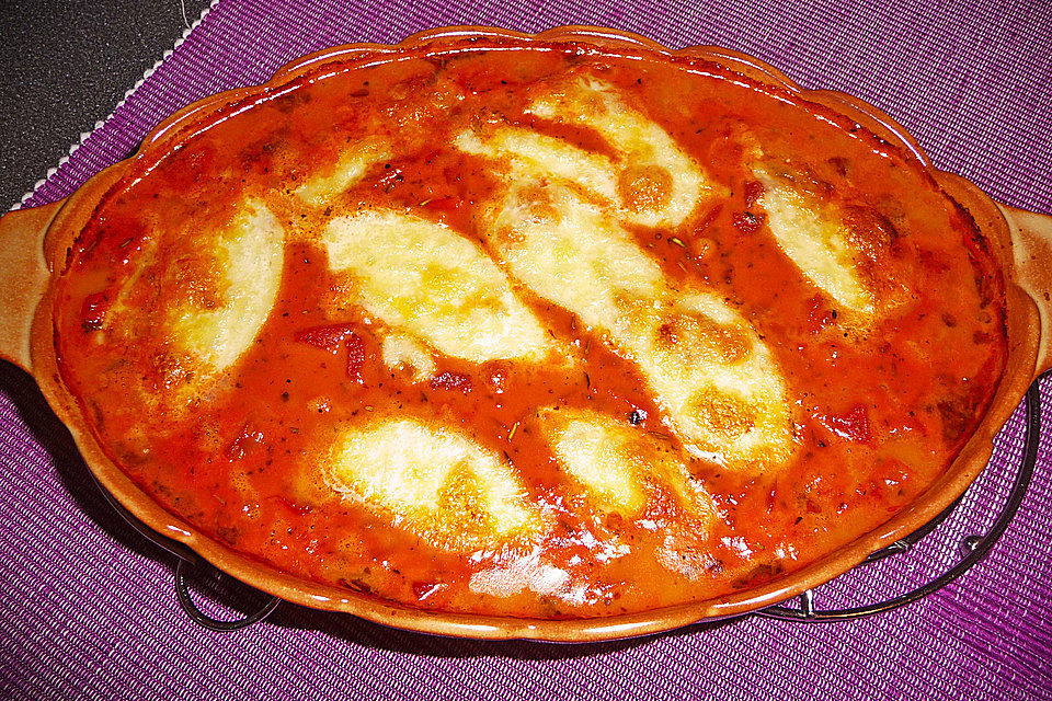 Hackbällchen mit Tomatensauce und Mozzarella