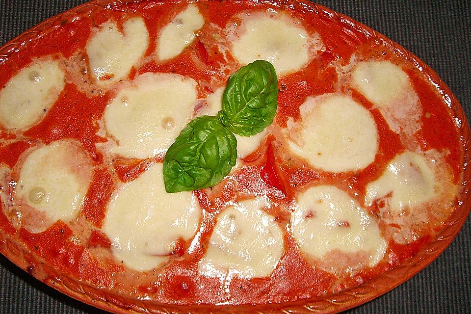 Hackbällchen mit Tomatensauce und Mozzarella