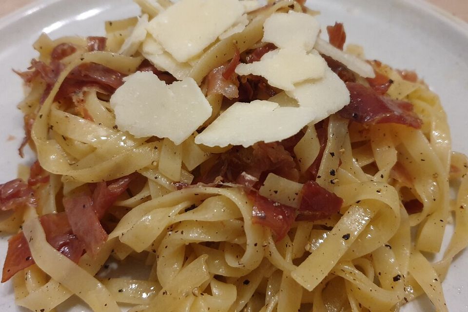 Pasta al burro e prosciutto