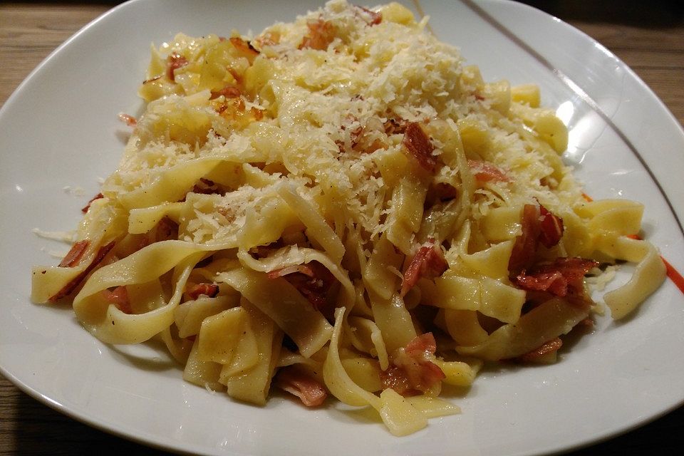 Pasta al burro e prosciutto