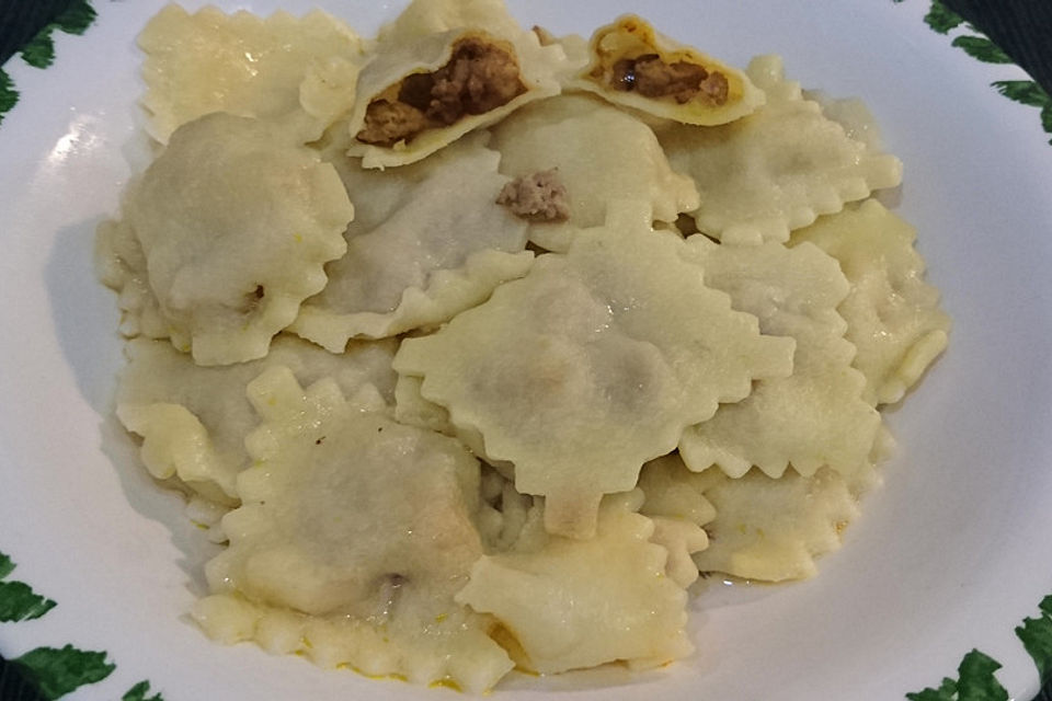 Selbst gemachte Ravioli mit Hackfleisch - Lauch - Füllung