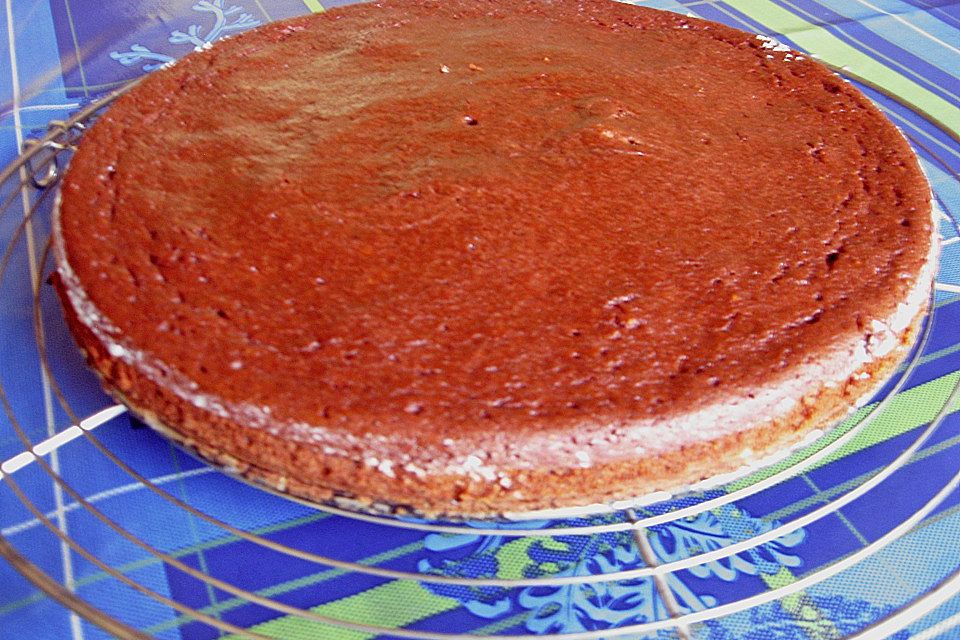 Schlanker Schokoladenkuchen mit Orangenraspeln (ohne Butter)