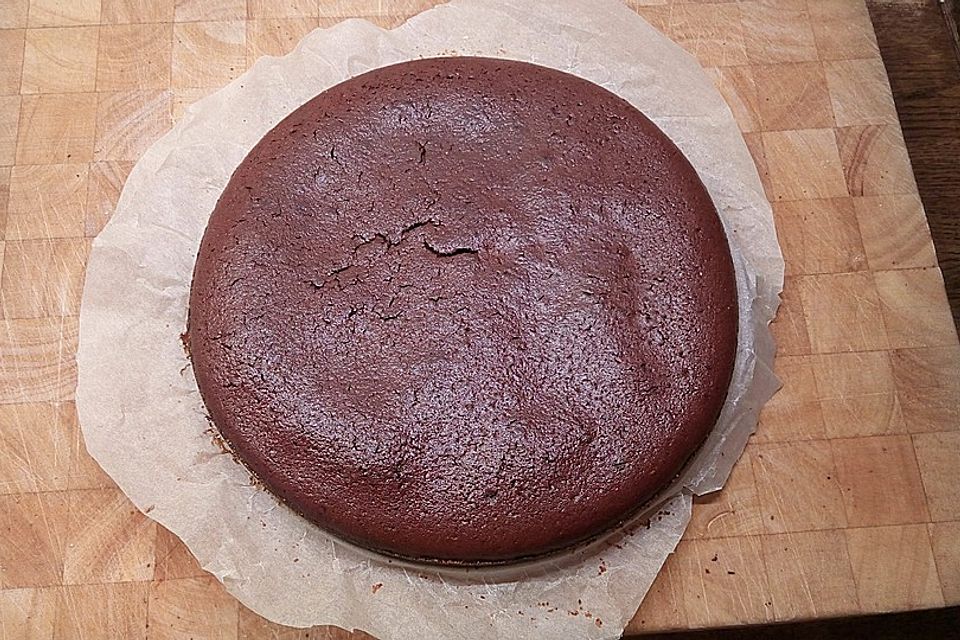 Schlanker Schokoladenkuchen mit Orangenraspeln (ohne Butter)