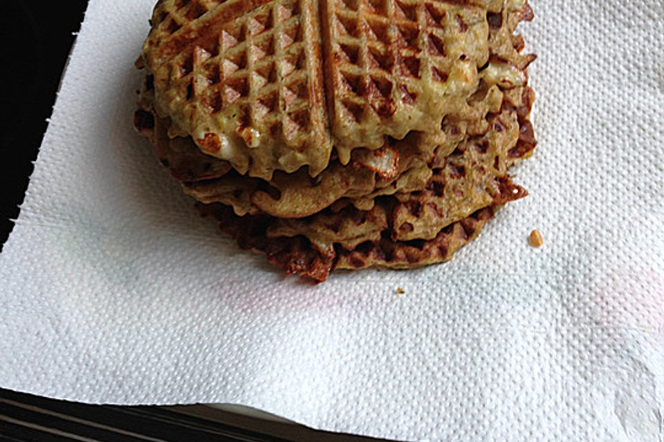 Zucchini-Küchlein mit Joghurtdip