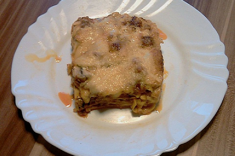 Lasagne mit roter und heller Soße