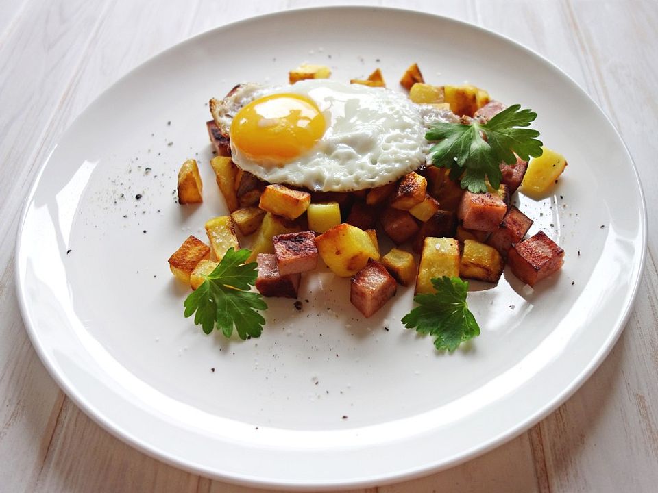 Leberkäse - Kartoffeln mit Ei von HasieMausie| Chefkoch