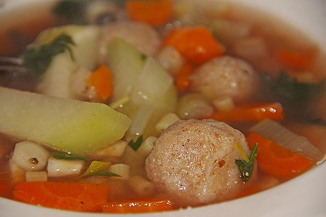 Bunte Gemüsesuppe mit Nudeln und Klößchen von Schnubby0000| Chefkoch