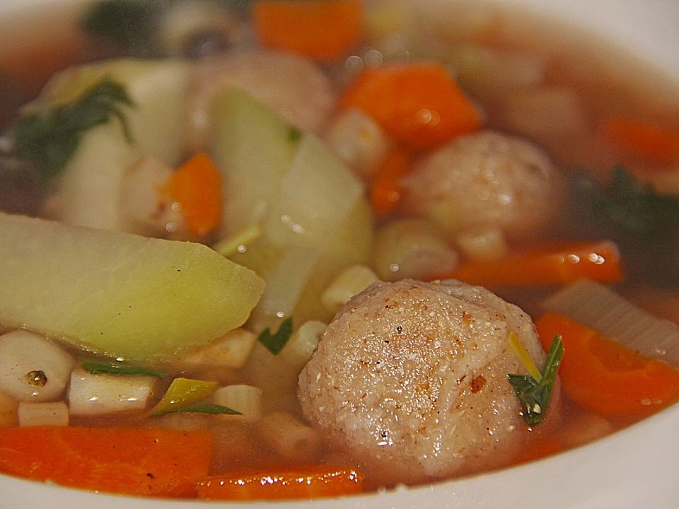 Bunte Gemüsesuppe mit Nudeln und Klößchen von Schnubby0000| Chefkoch