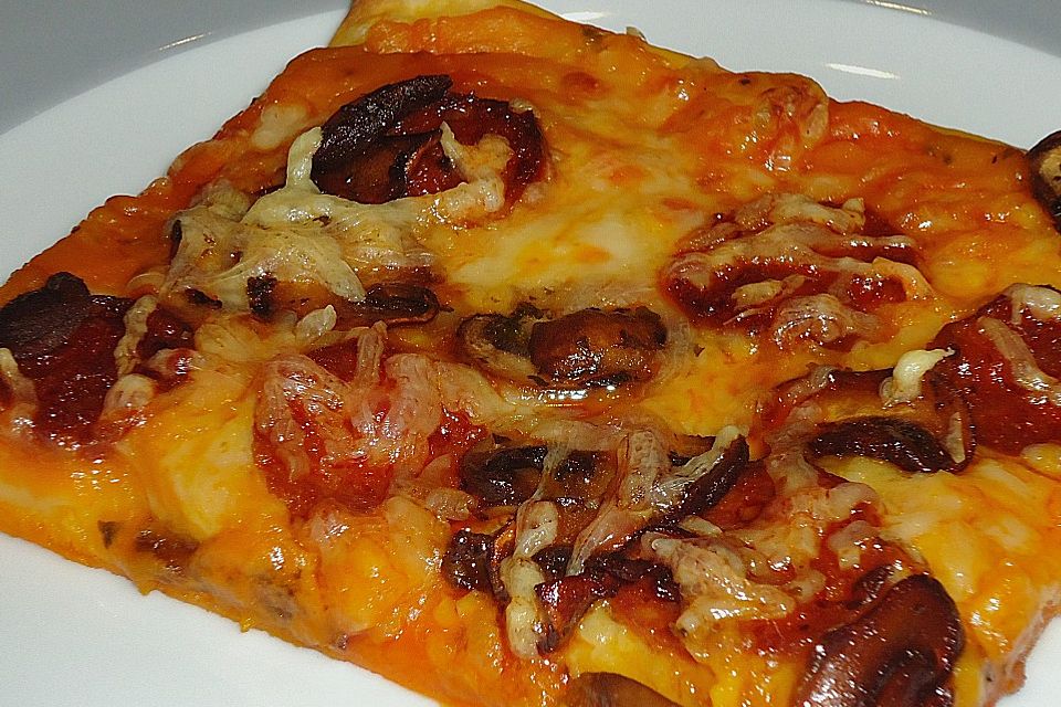 Kürbispizza mit Chorizo, Gruyère und braunen Champignons