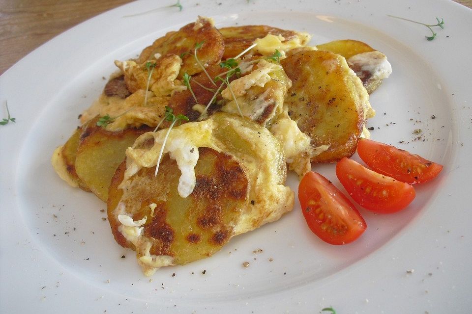 Geröstete Knödel mit Ei