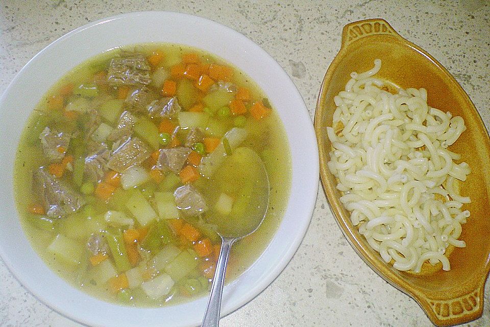 Chicas Rindfleischsuppe mit viel Gemüse