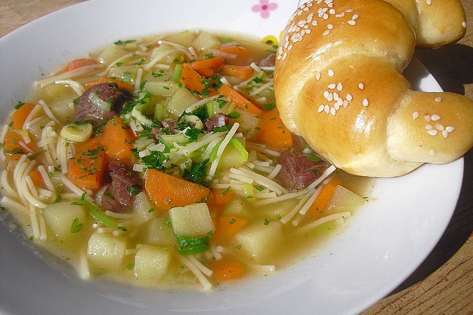 Chicas Rindfleischsuppe mit viel Gemüse