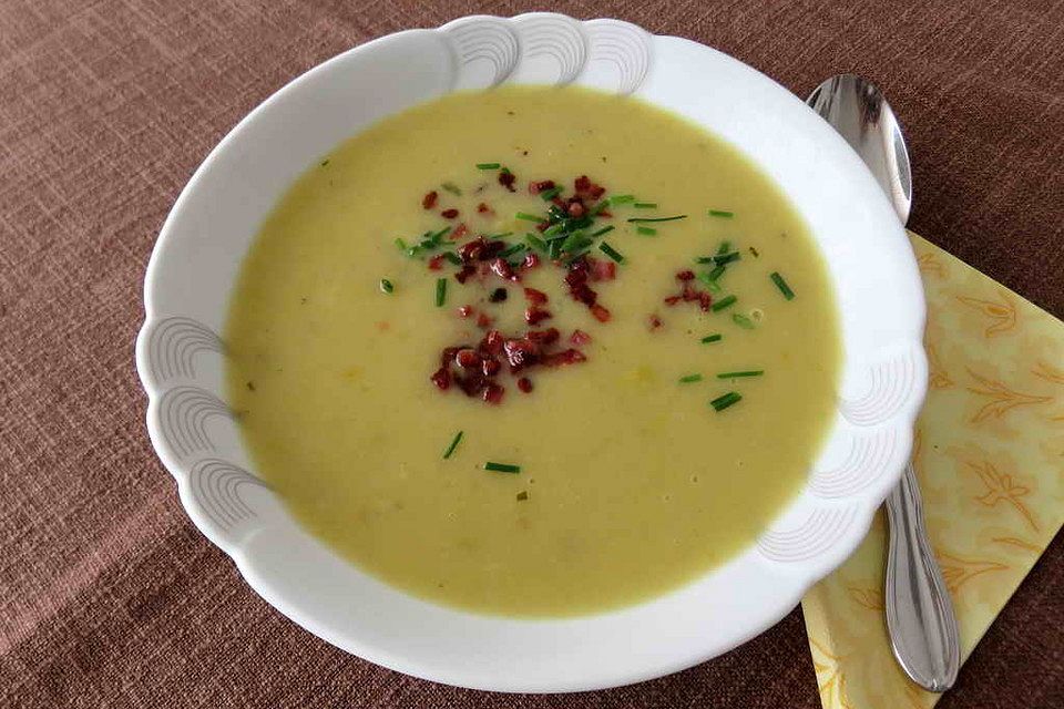 Lauchcremesuppe mit Schinken und Knoblauch