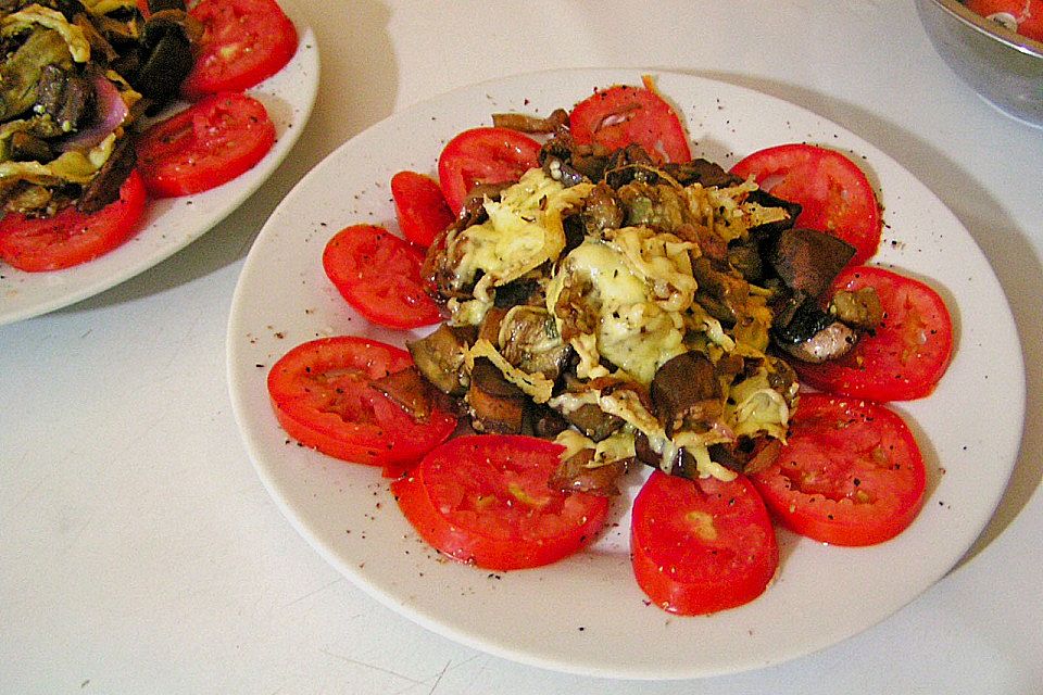 Auberginen - Pilz - Salat mit Käsekruste