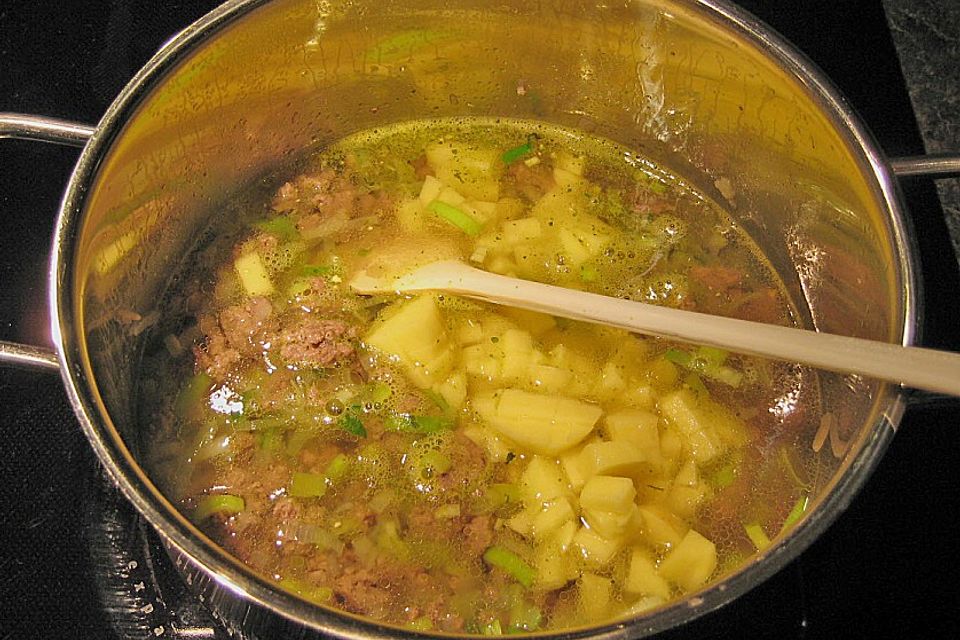 Hackfleisch-Lauch-Suppe