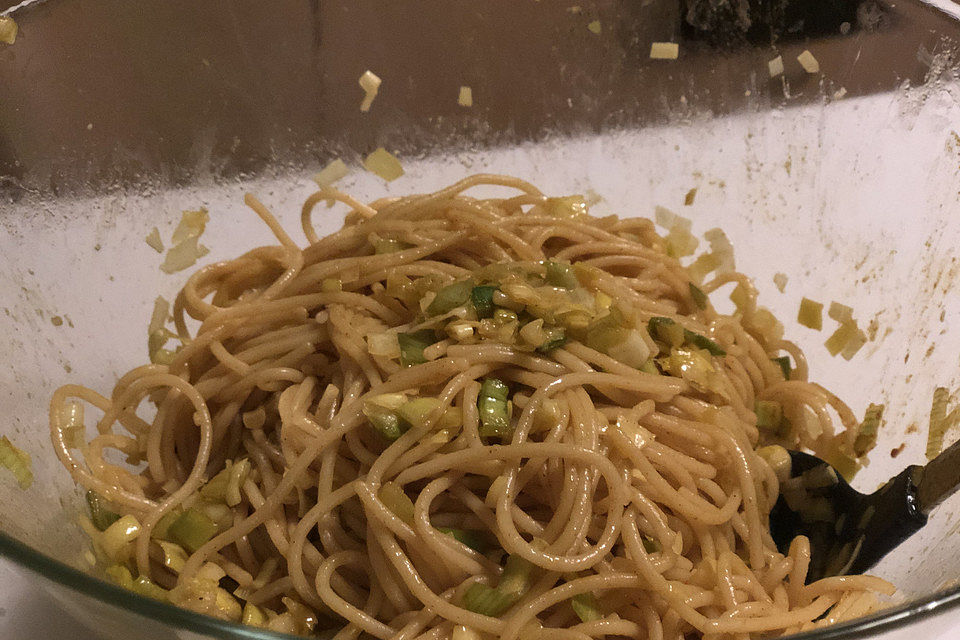 Chinesischer Spaghettisalat