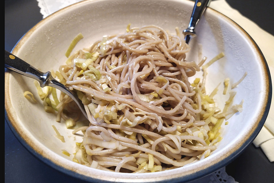 Chinesischer Spaghettisalat