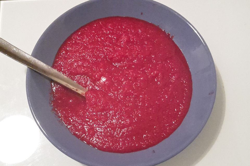 Rote Bete - Suppe mit Paprika