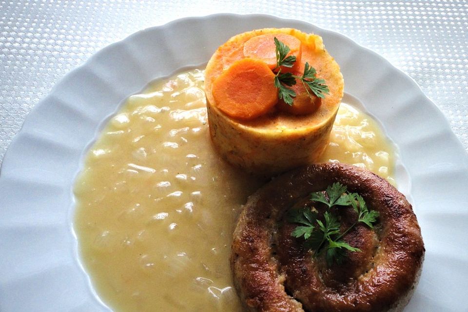 Möhrengemüse mit grober Bratwurst