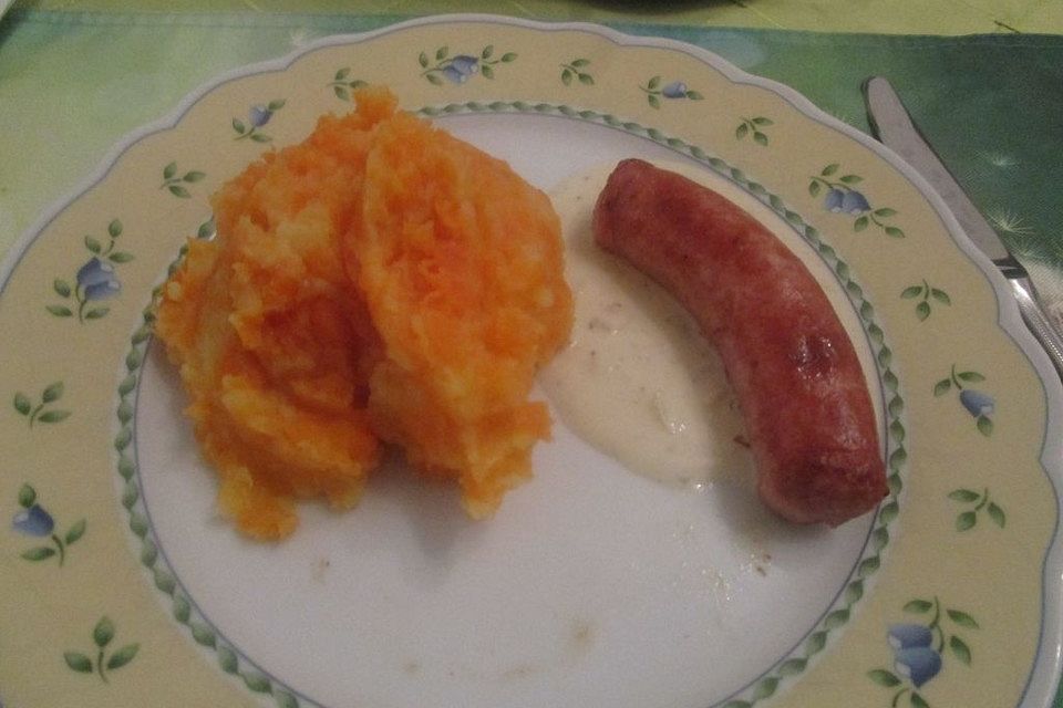 Möhrengemüse mit grober Bratwurst