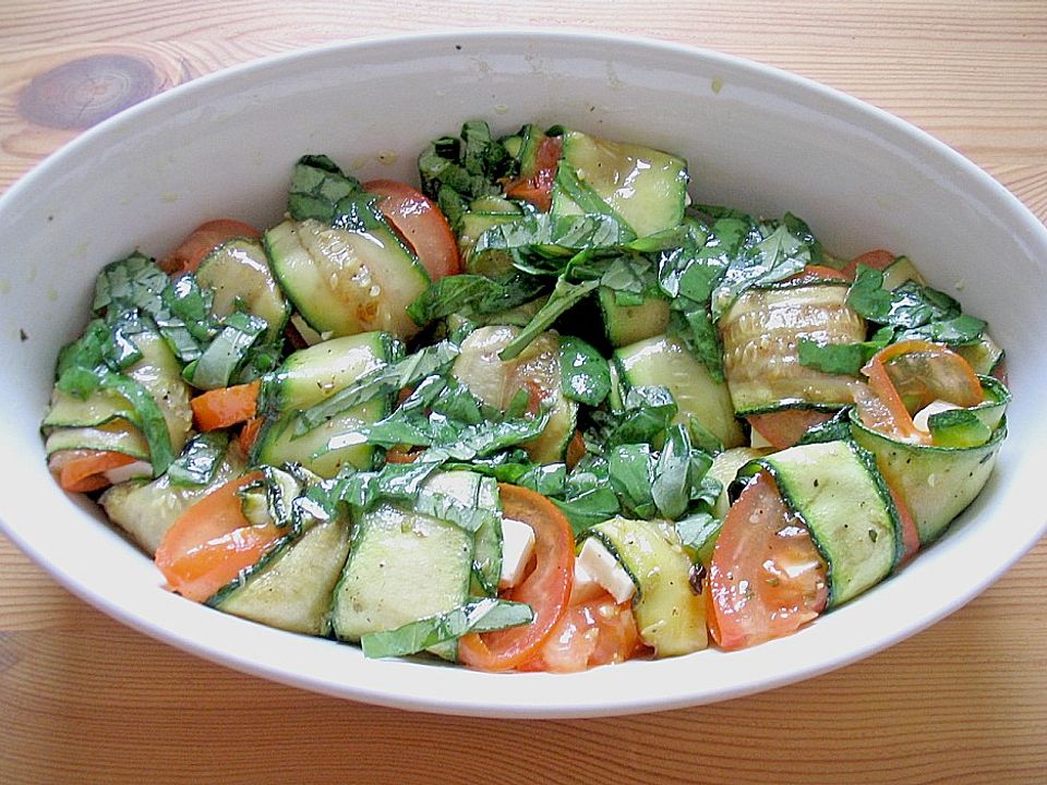 Zucchiniröllchen mit Mozzarellafüllung von lost_mind| Chefkoch