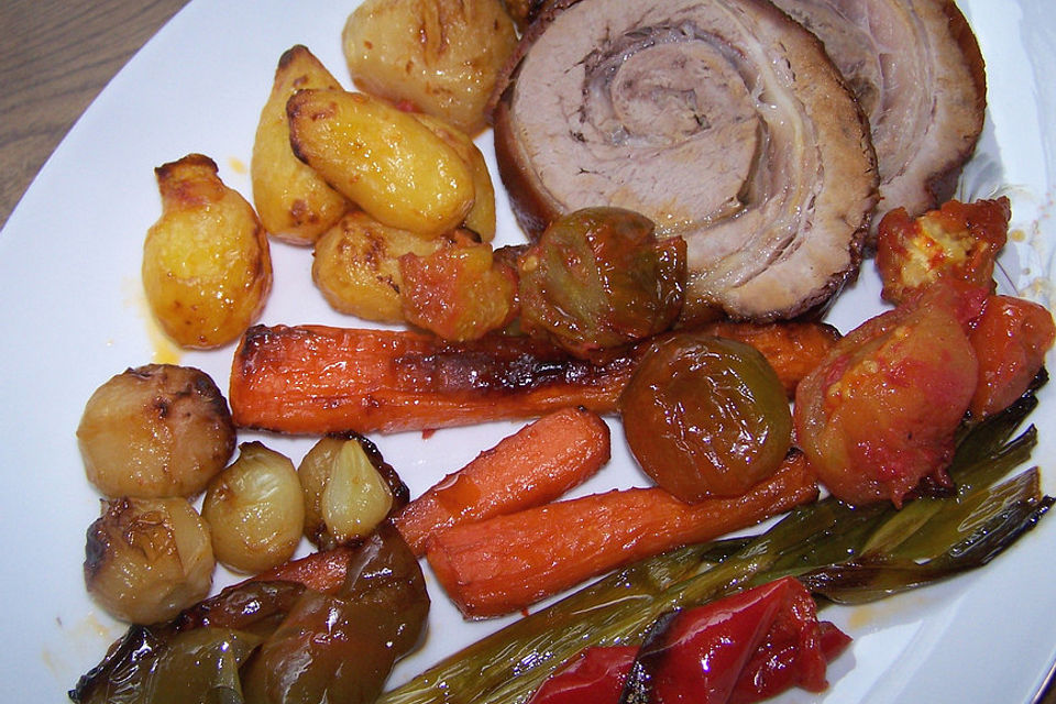 Rollbraten im Gemüsebett Rollbraten im Gemüsebett