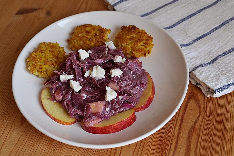 Rotkohlgemüse mit Schafs- und Ziegenkäse