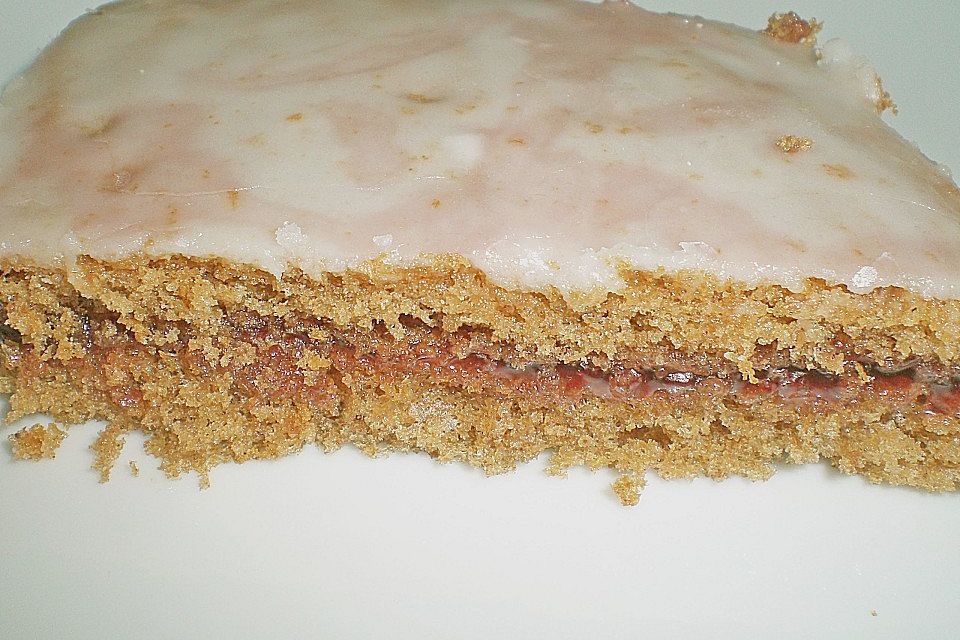 Gewürzkuchen mit Johannisbeerfüllung