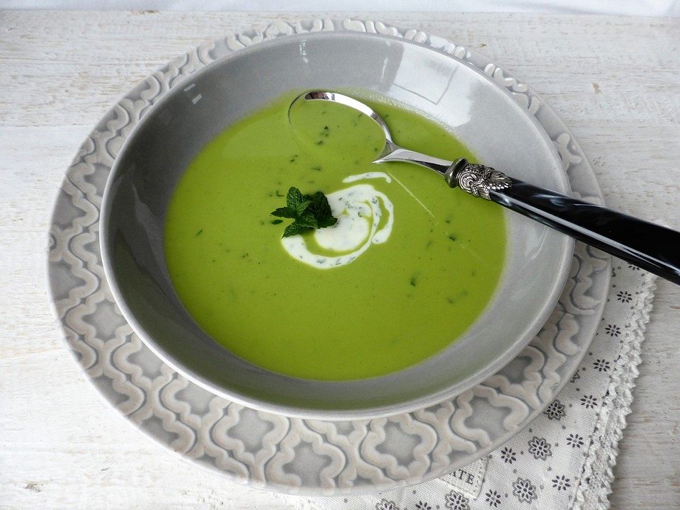 Erbsencremesuppe mit Minzjoghurt von lmo| Chefkoch Erbsencremesuppe mit Minzjoghurt von lmo| Chefkoch