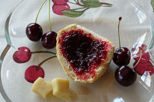 Samtige Kirsch - Marzipan - Marmelade von supermausi76| Chefkoch