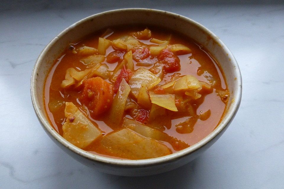 Weißkraut in Tomatensauce