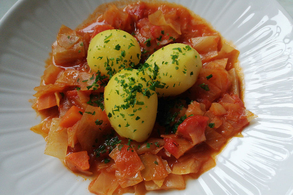 Weißkraut in Tomatensauce