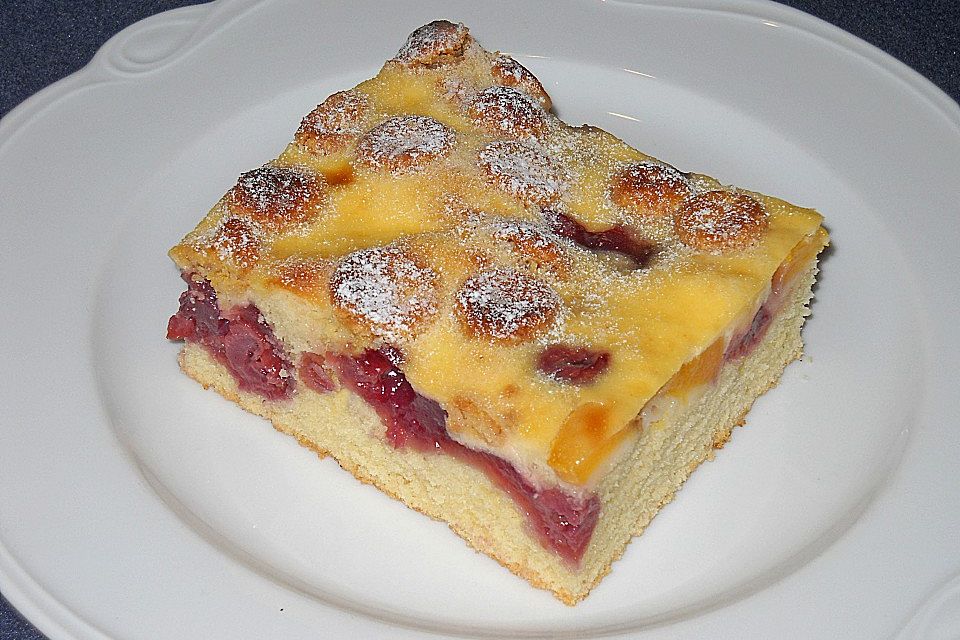 Kirsch - Pfirsich - Blechkuchen mit Amarettini - Schmandguss