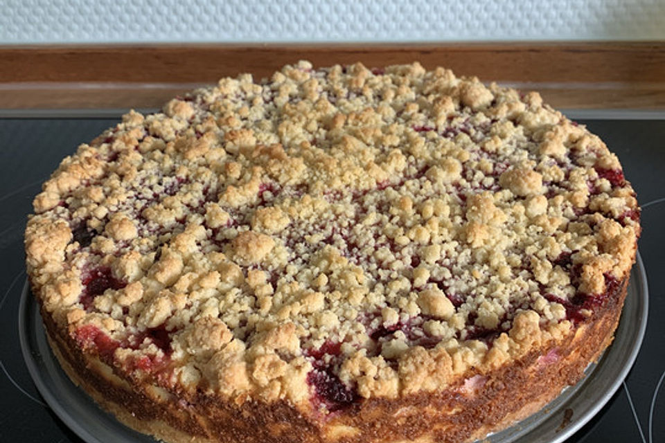 Beeren-Schmandkuchen mit Streuseln