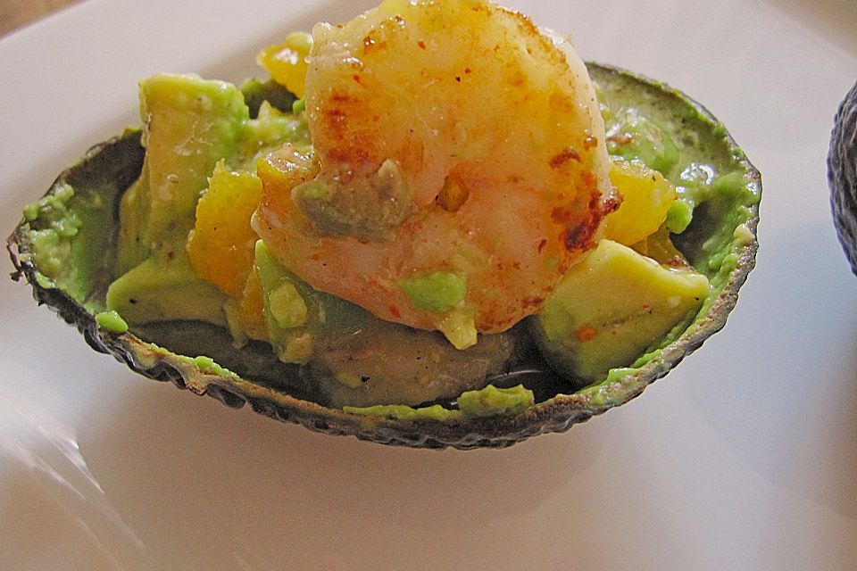 Avocado mit Garnelen und Orangenfilets