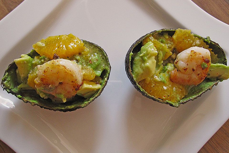 Avocado mit Garnelen und Orangenfilets