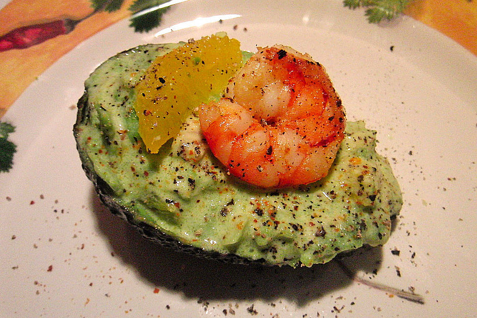 Avocado mit Garnelen und Orangenfilets