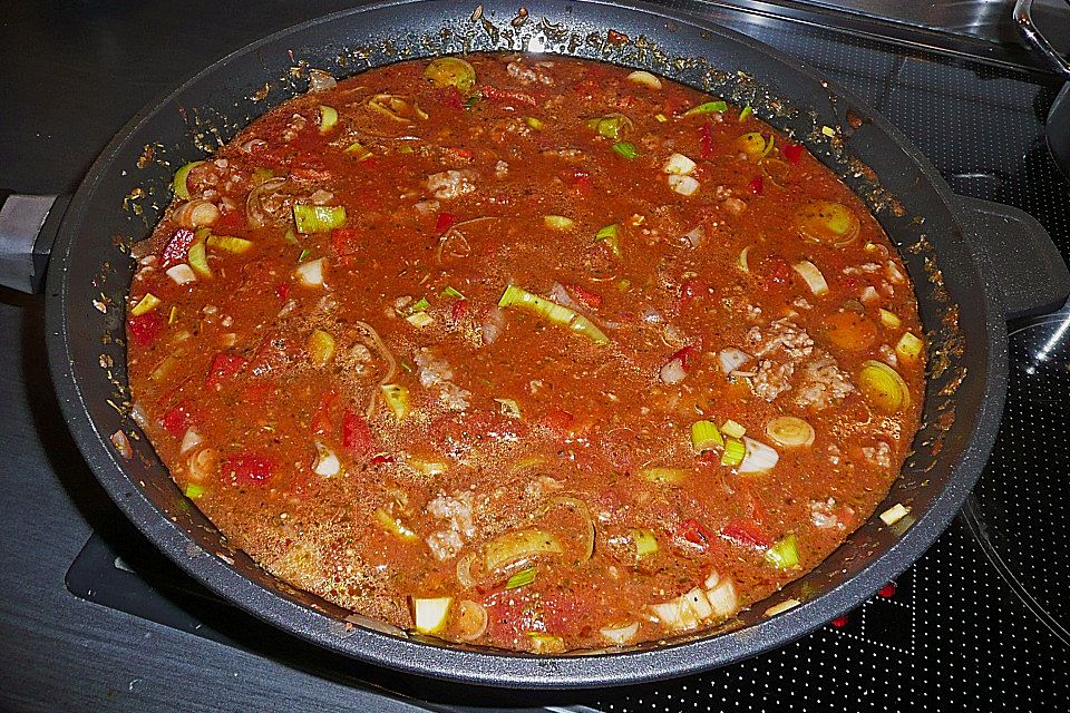 Spätzle - Hack - Pfanne mit Tomaten