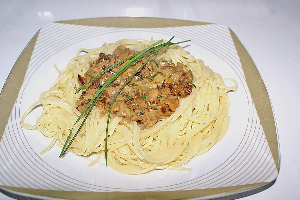 Steinpilzsauce zu Spaghetti