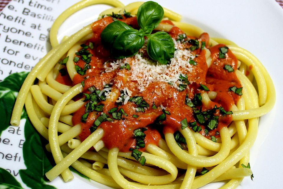 Arme Leute Nudeln mit Tomatensauce à la Oma