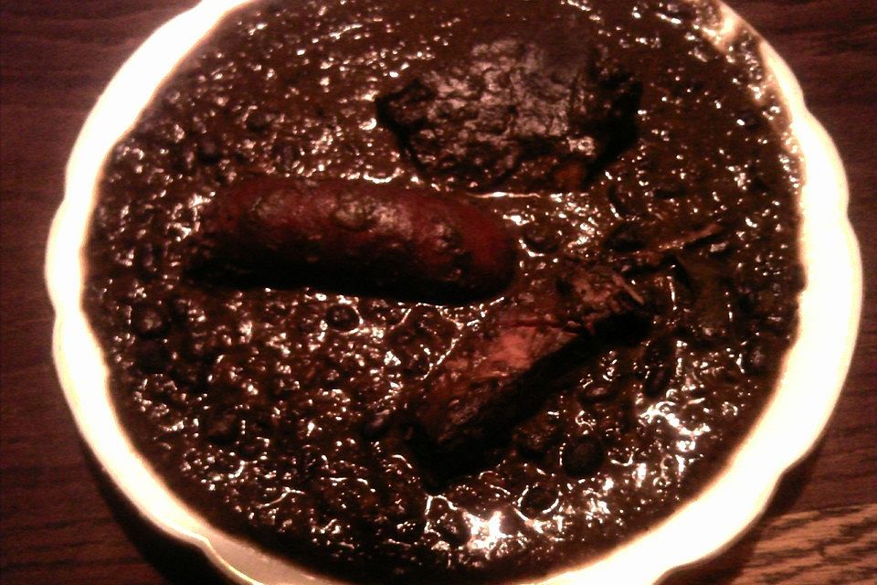 Feijoada carioca mit Farofa