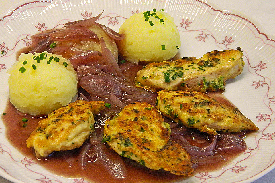 Hähnchenbruststreifen im Kräutermantel an Rotwein - Schalottensauce