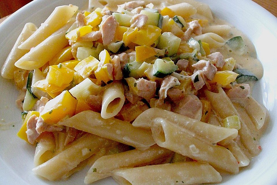 Lachs mit Penne und fettarmer Sauce